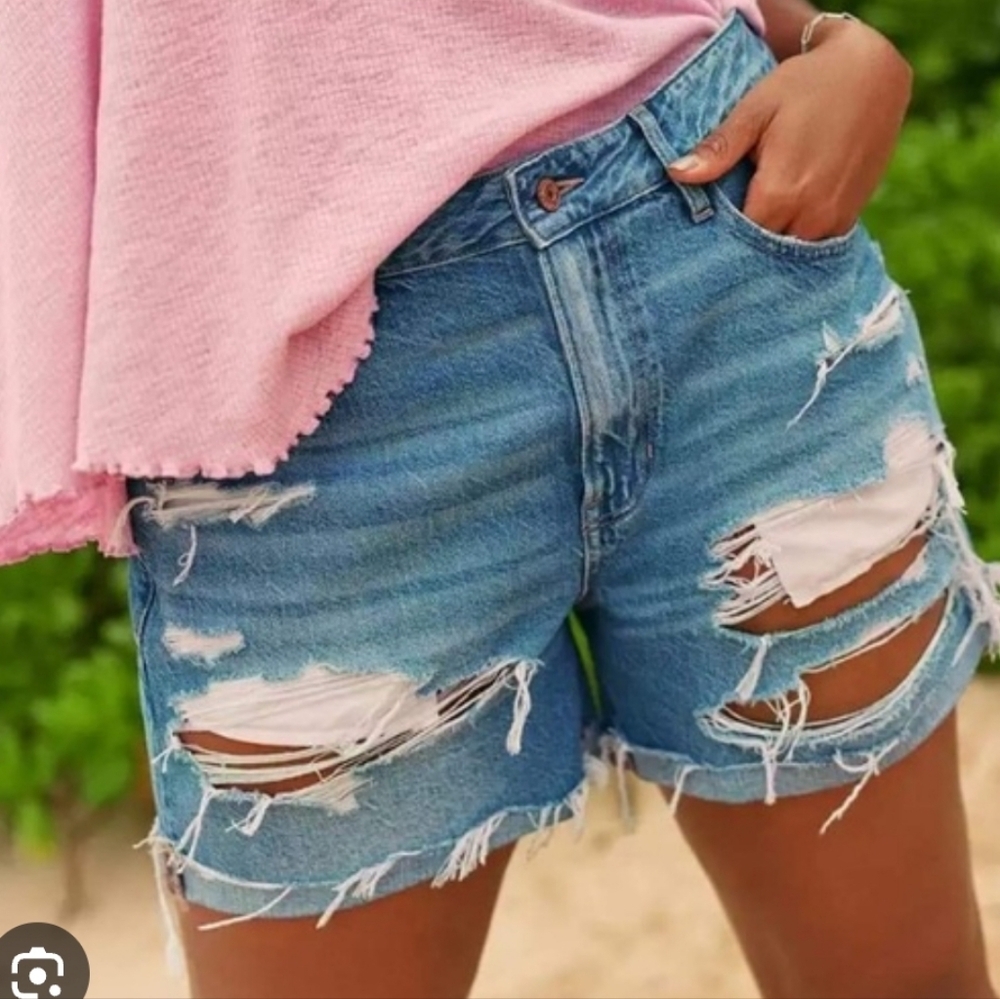 American Eagle NWT Size 18 Blue Distressed Jean Tomgirl Denim Shorts Cuffed Hem